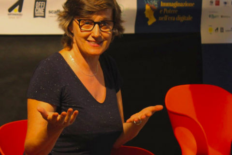 Pedagogista, socia fondatrice dell’associazione culturale Hamelin, è specializzata nello studio e nella promozione dell’albo illustrato e dell’editoria per giovani adulti, collabora con l’università di Bologna e di Milano Bicocca, con l’Enciclopedia Treccani, la Cineteca di Bologna, il Centro per il Libro e la Lettura, la Bologna Children’s Book Fair).