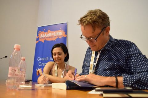 Studiosa ed esperta di letteratura young adult e middle-grade, oltre che traduttrice di romanzi per ragazzi per diversi gruppi editoriali.